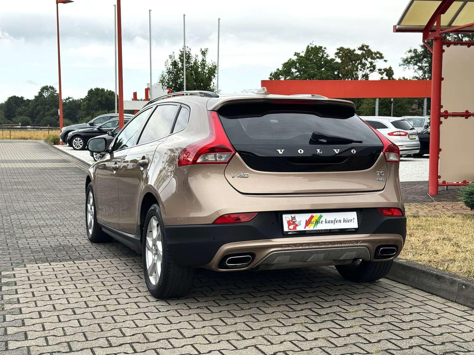 Fahrzeugabbildung Volvo V40 Cross Country T5 AWD/Navi/Xenon/StandHz 1...
