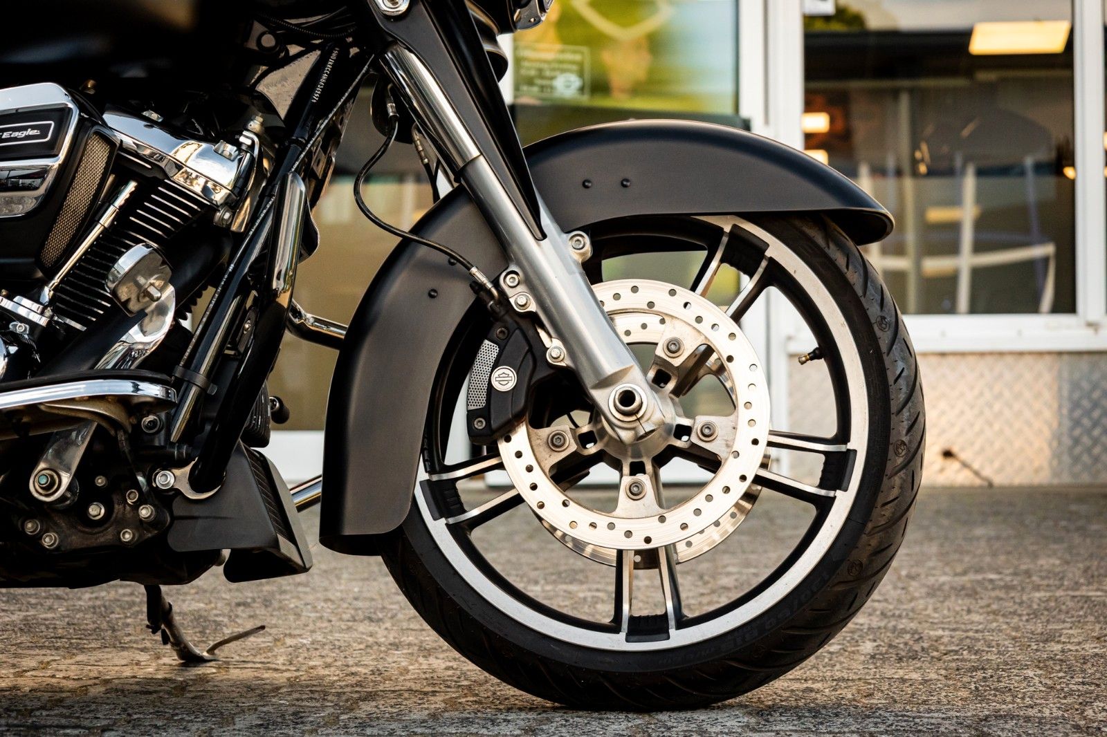 Fahrzeugabbildung Harley-Davidson STREET GLIDE SPECIAL FLHXS -APE - JEKILL&HYDE -