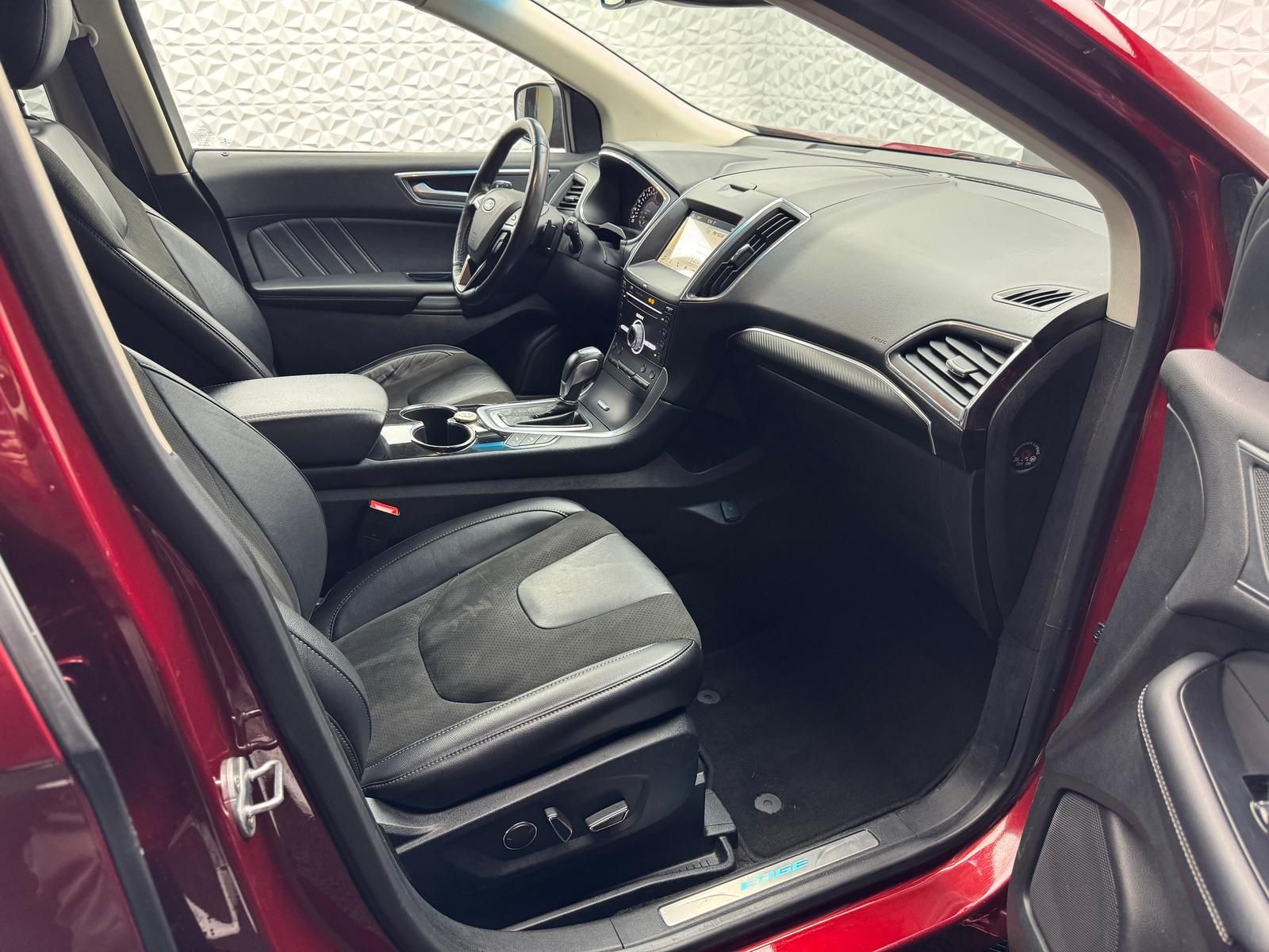 Fahrzeugabbildung Ford EDGE 2.0 TDCi ST-LINE 4x4/SONY/PANO/MEMORY/RCAM