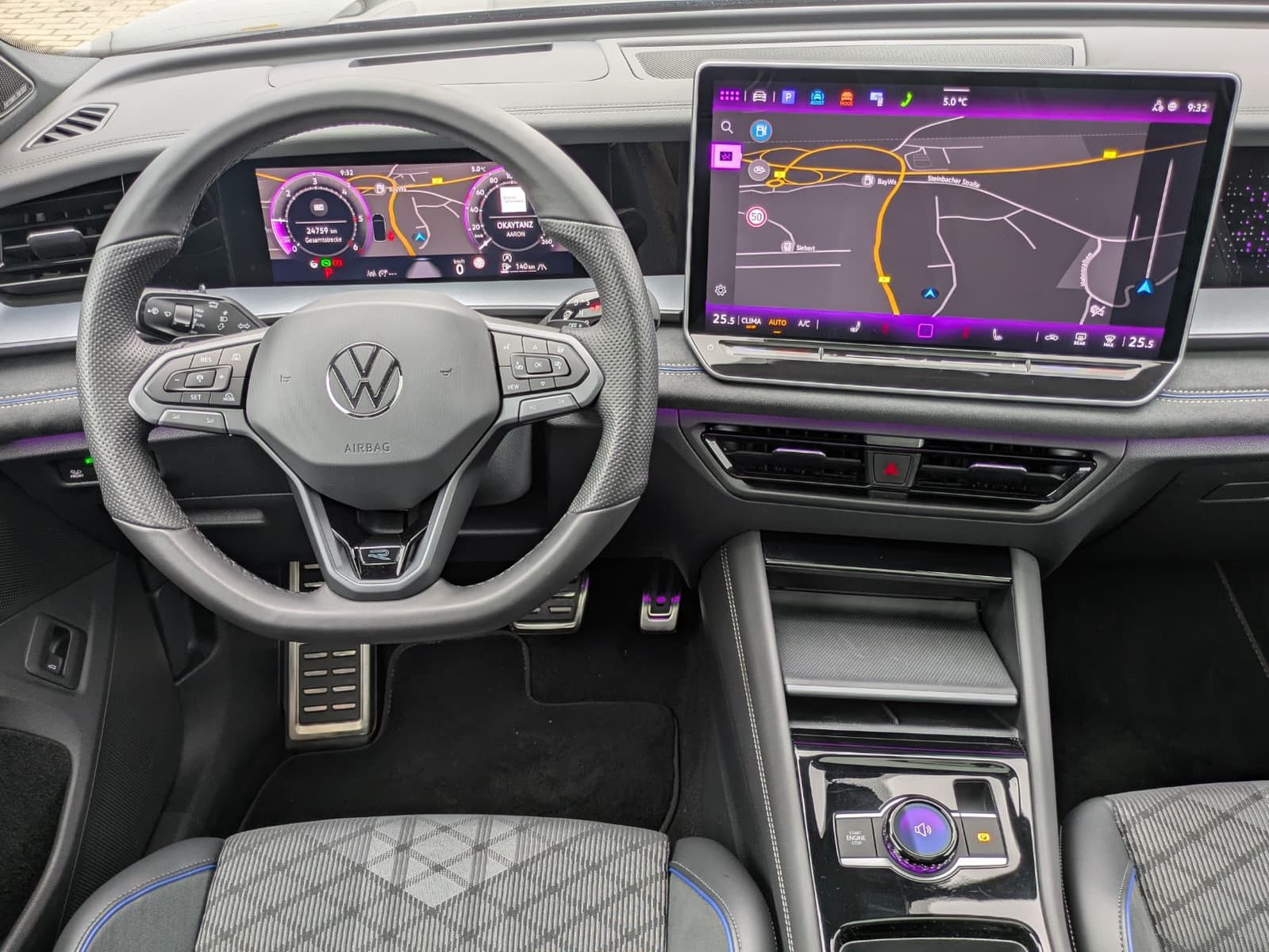 Fahrzeugabbildung Volkswagen Tayron 2.0 TDI 4M R-Line BLACK*7Si*MATRIX*PANO