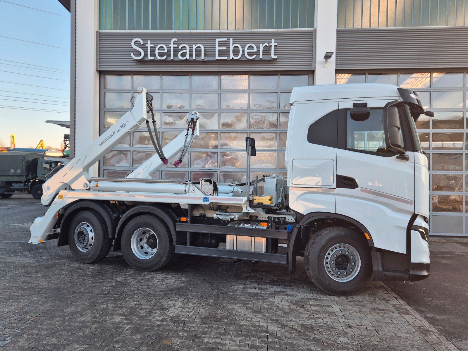 Fahrzeugabbildung Iveco X-Way 460 6x2 Absetzkipper Meiller AK16