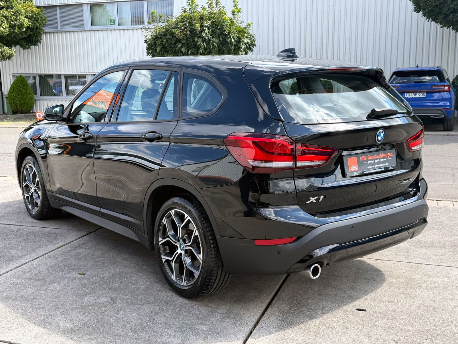 Fahrzeugabbildung BMW X1 xDrive25e Advantage ACC KAM PANO LED SHZ NAV