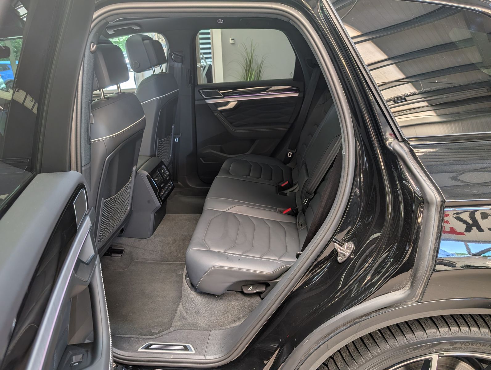 Fahrzeugabbildung Volkswagen Touareg 3.0TDI 4M R-Line VOLL Black 22" UPE 114T