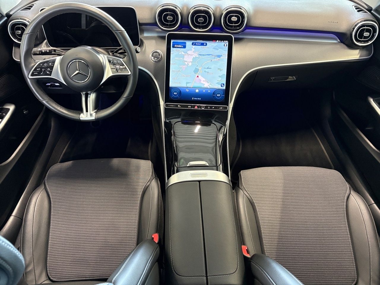Fahrzeugabbildung Mercedes-Benz C 180 T AVANTG+AHK+TOTWIN+LHZ+KEYL+CARPL+AMBIEN+