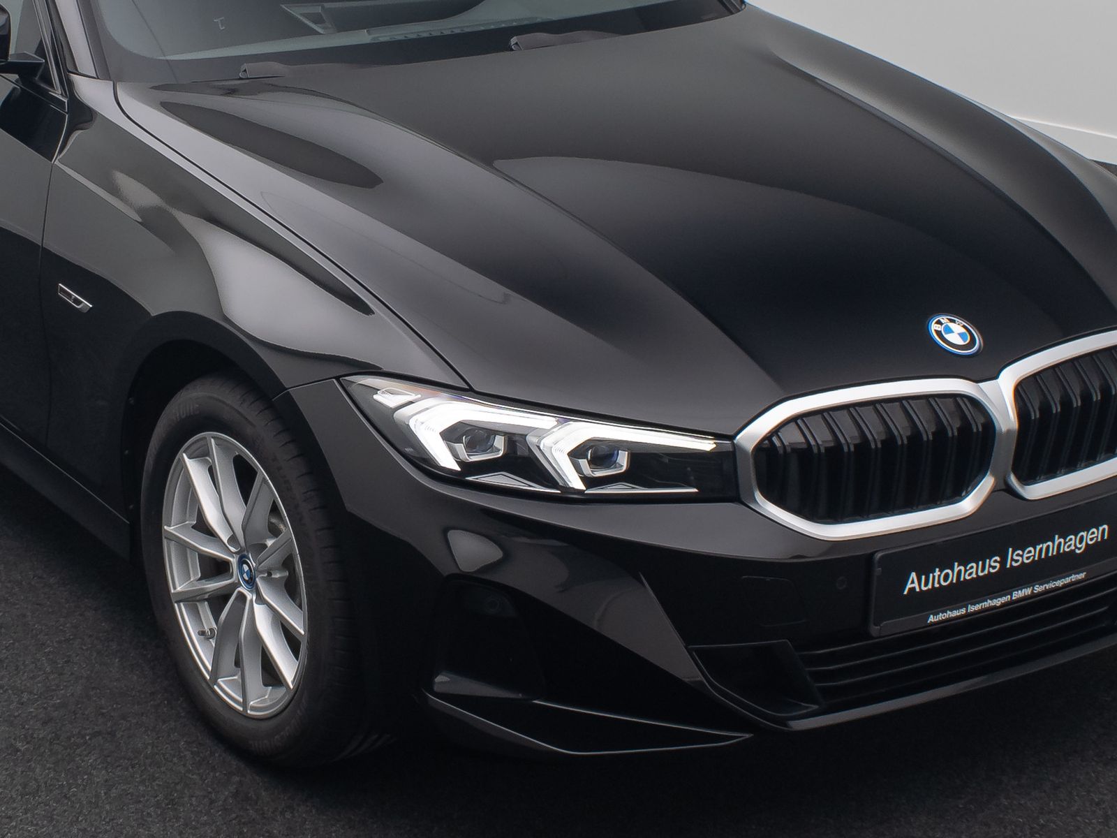 Fahrzeugabbildung BMW 320e GeschwindigReg AHK HiFi PDC CockpitPlus DAB