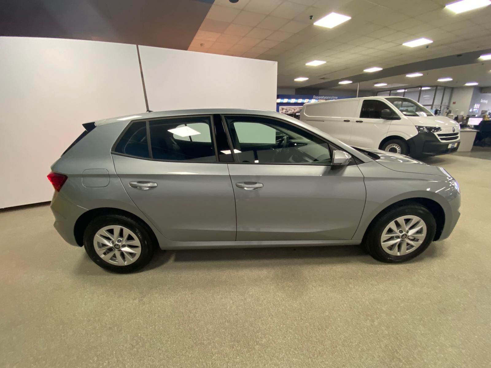 Fahrzeugabbildung SKODA Fabia 1.0 TSI+Garantie 2031+RüKAMERA+ALU+PDC+