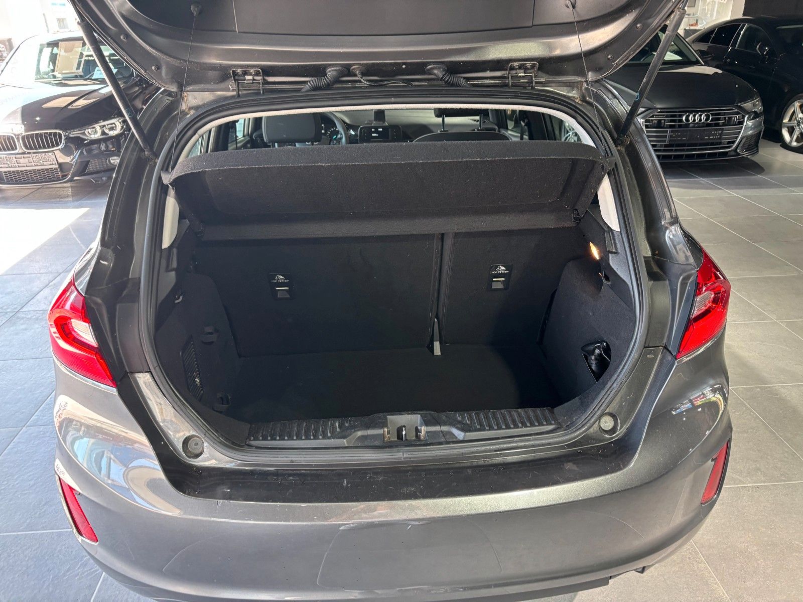 Fahrzeugabbildung Ford Fiesta Cool & Connect /Easy-Driver-Paket/TÜV NEU