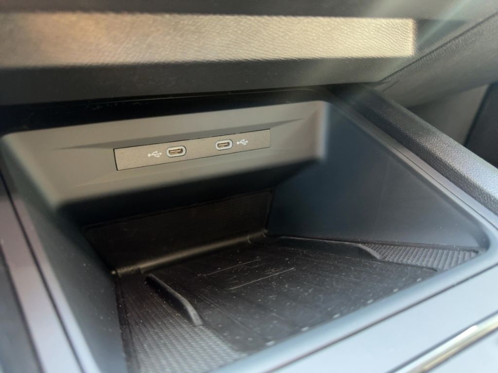 Fahrzeugabbildung CUPRA Leon ST e-HYBRID WINTER NAVI ACC elektr. HECKKL.