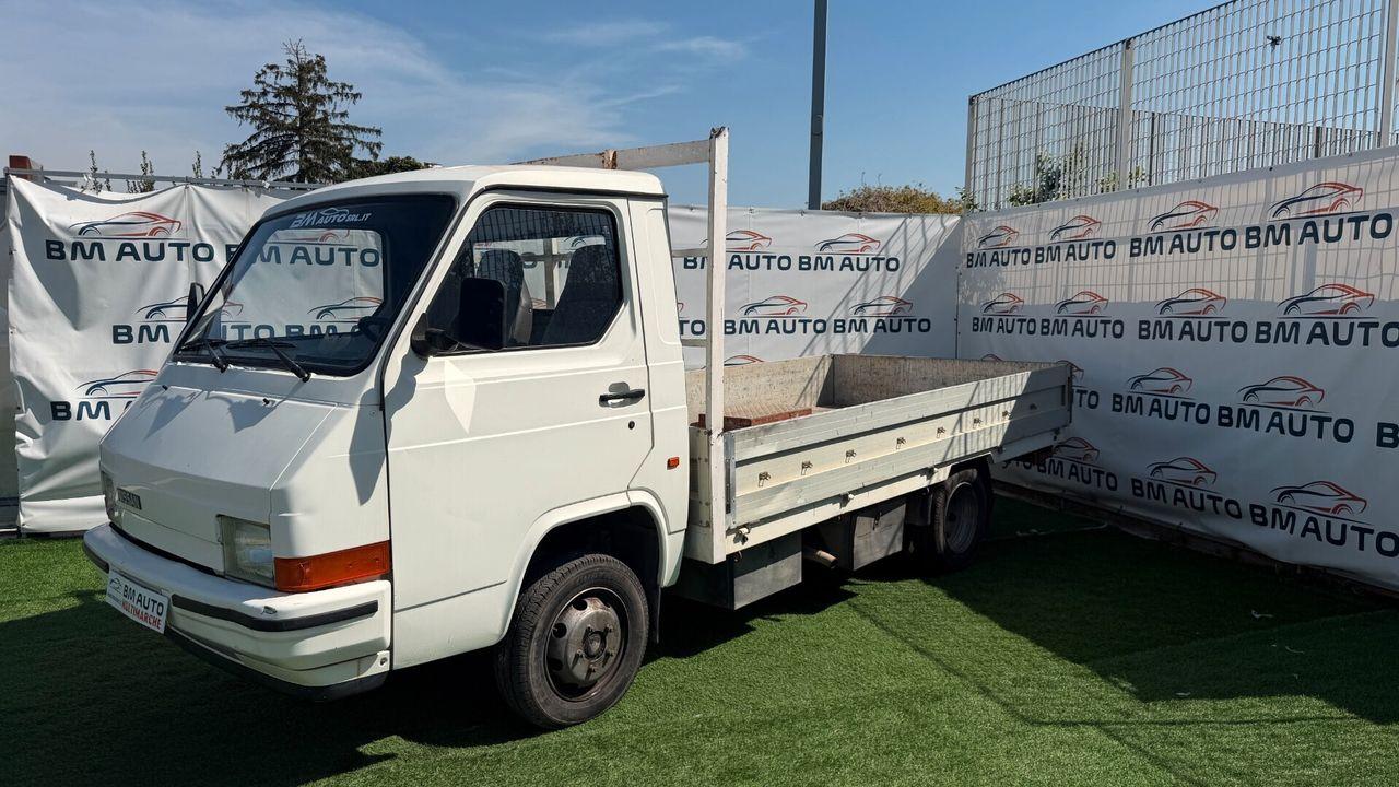 Nissan Trade