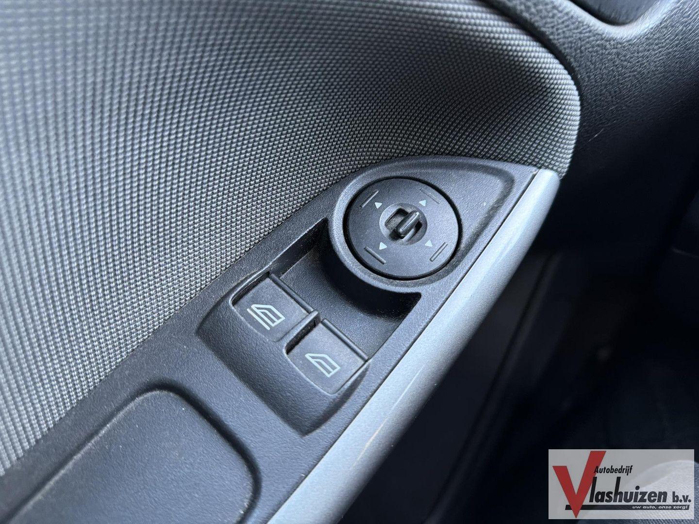 Ford Focus 2012 — photo 19
