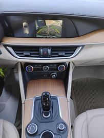 Alfa-Romeo Stelvio - 11