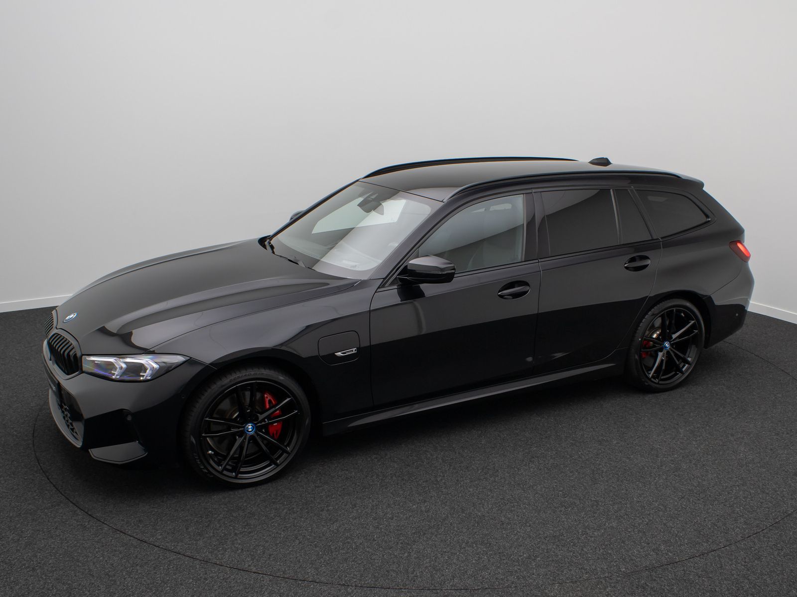 Fahrzeugabbildung BMW 330e M Sport Pro Kamera HUD DAB H/K Komfort 19"