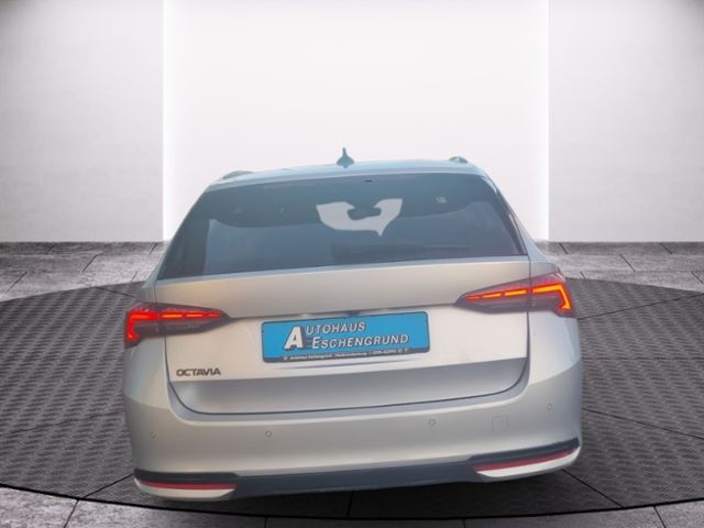 Fahrzeugabbildung SKODA Octavia Combi 2.0 TDI DSG Sportline NAVI AHK W.