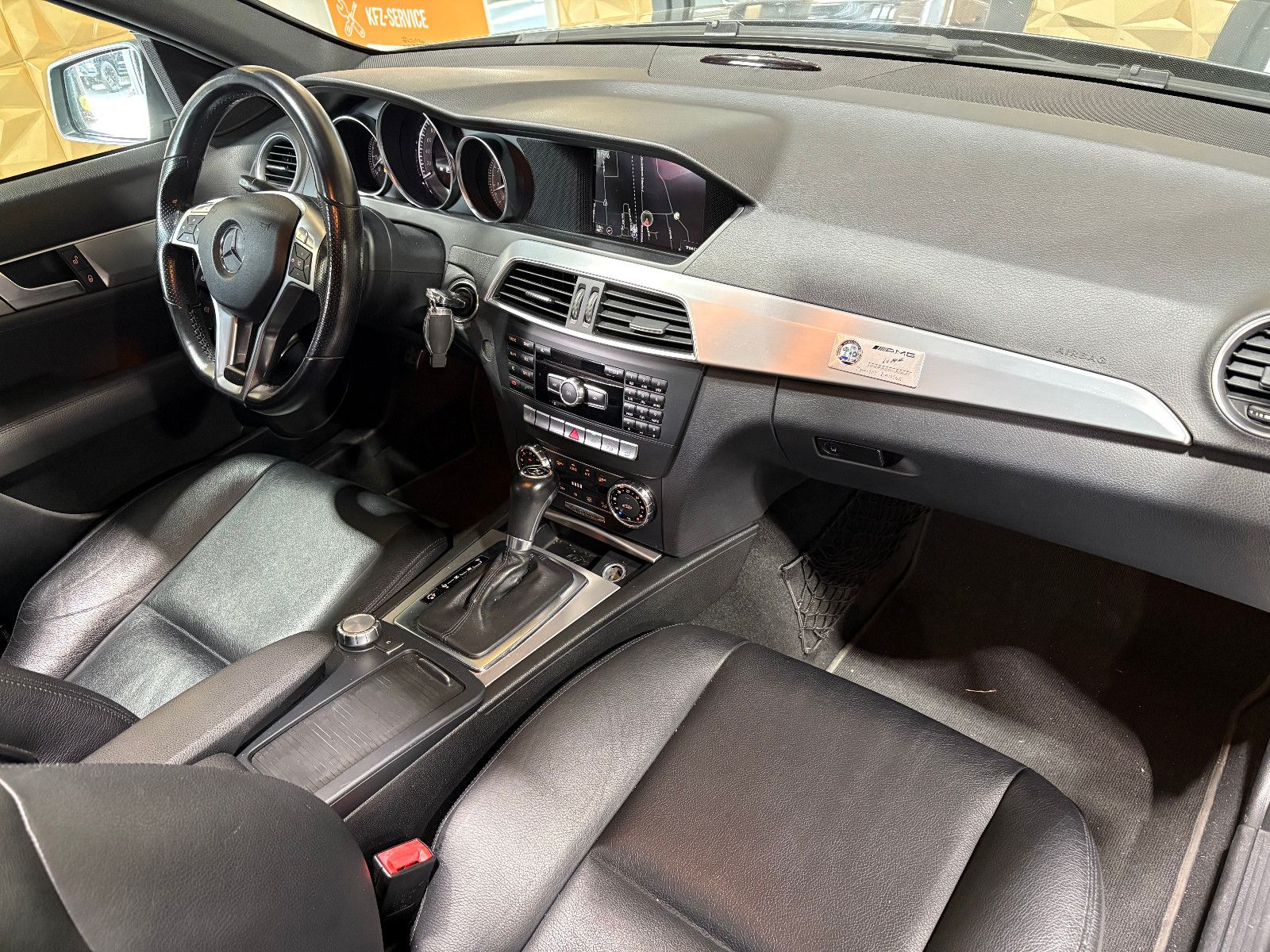 Fahrzeugabbildung Mercedes-Benz C 350 T-Modell CGI BlueEfficiency/PANO/NAVI/SHZ/
