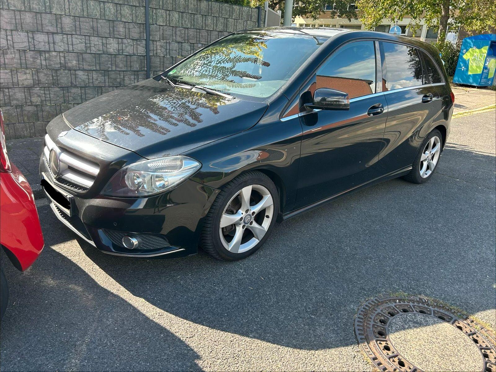 Mercedes-Benz B 180