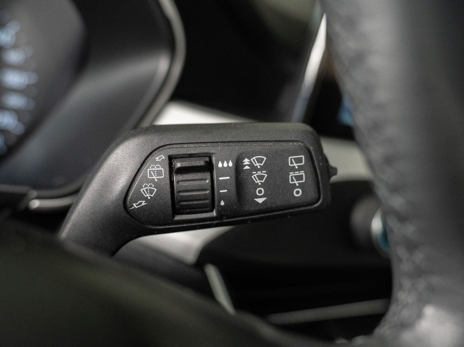 Fahrzeugabbildung Ford Focus Lim. C&C WINTER-P./NAVI/KLIMA/DAB/JRC