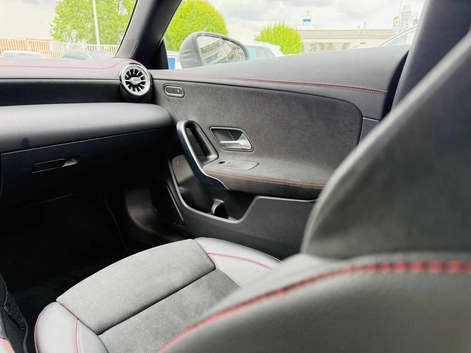 Fahrzeugabbildung Mercedes-Benz CLA 200 Shooting Brake AMG, Comand, LED, Easy Pa