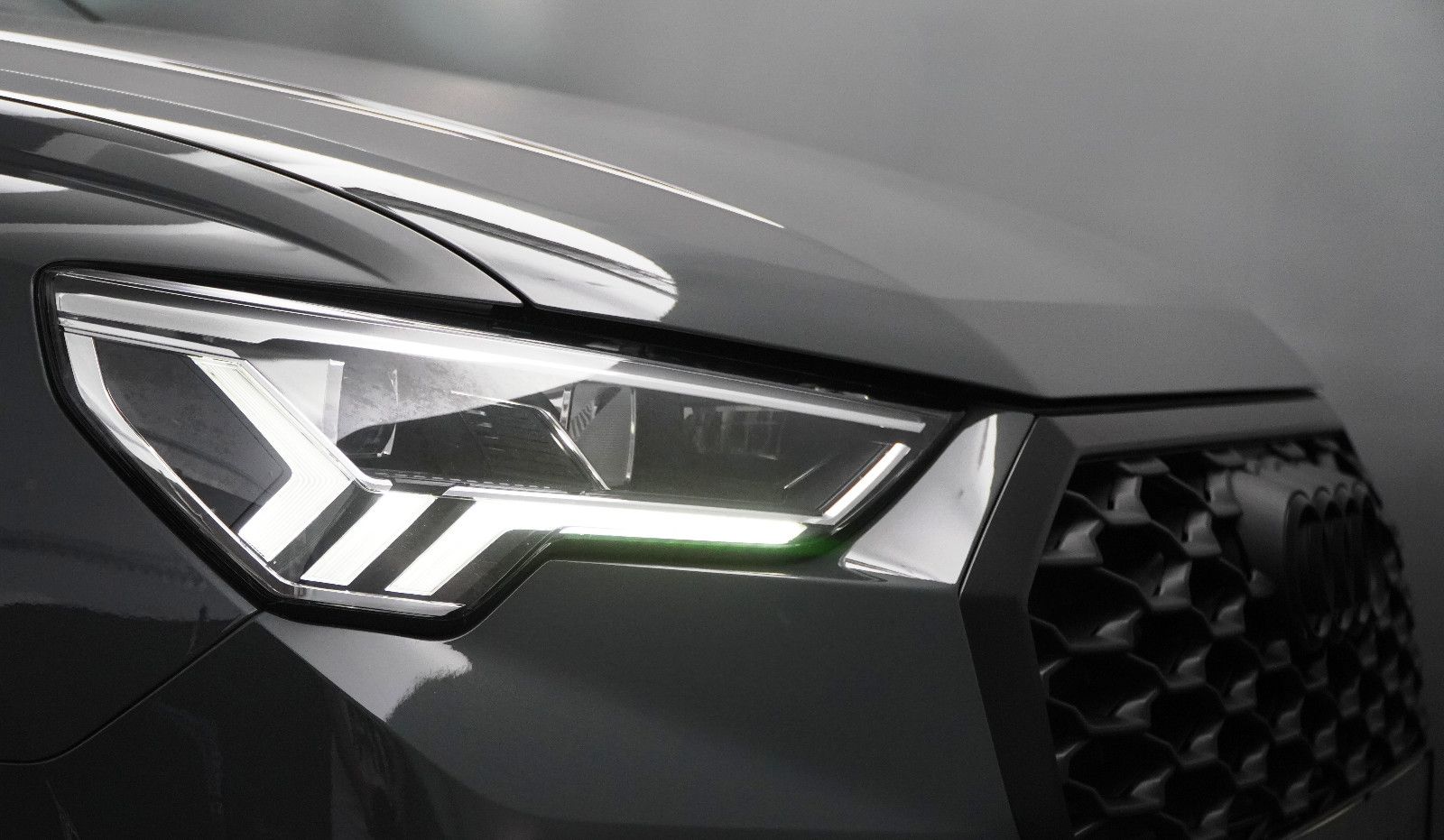 Audi Q3 Sportback Nanograu mit Optik-Paket S Line foto 10