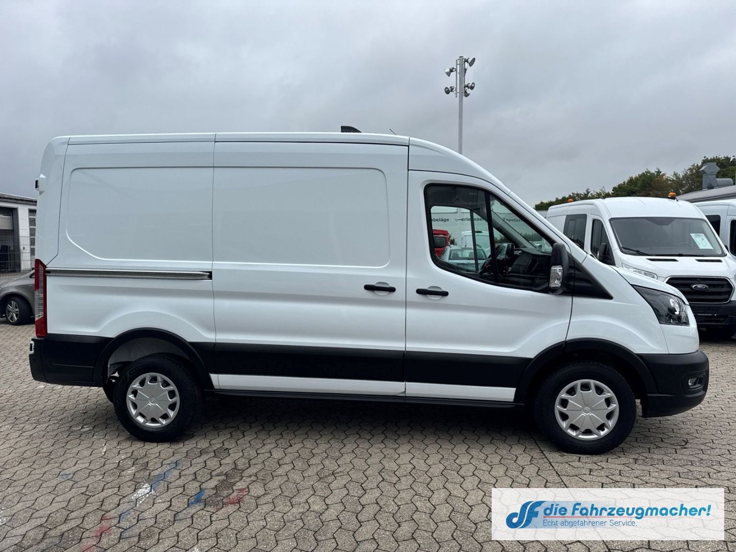 Fahrzeugabbildung Ford Transit Kasten 350 L2 Trend 2.0  Klima DAB Totwi