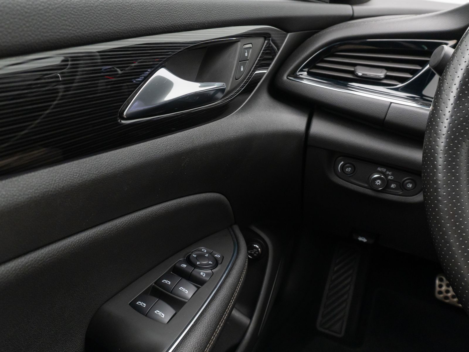 Fahrzeugabbildung Opel Insignia Innovation 4x4 Kamera FahrAssist Navi 1
