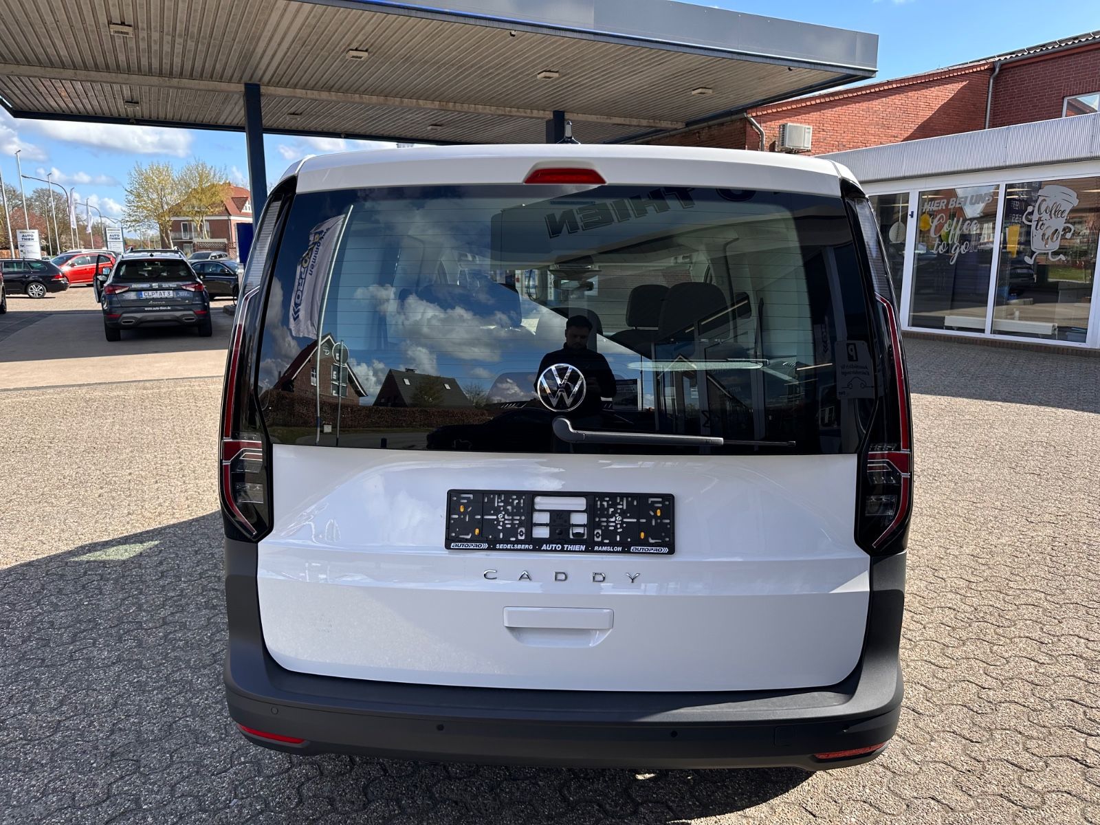 Fahrzeugabbildung Volkswagen Caddy Kombi 2.0 TDI APP/ACC/LED/PDC/TOTW/VIRT