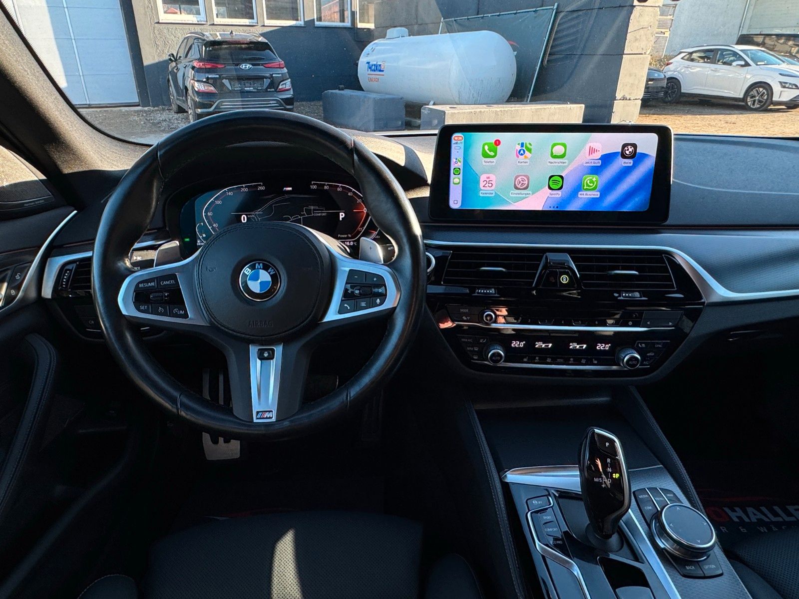 Fahrzeugabbildung BMW 530d Touring M Sport Shad HuD H&K LHZ SHZ Leder