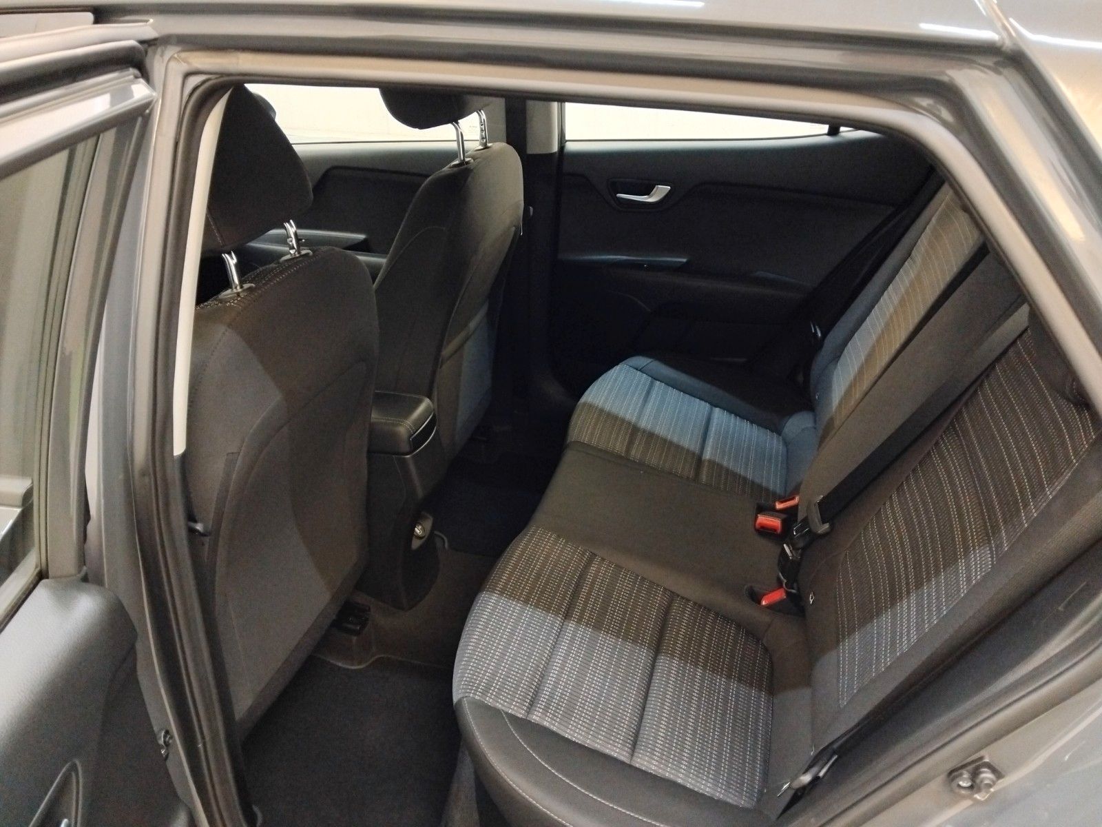 KIA Stonic (06/2026, Benzin)