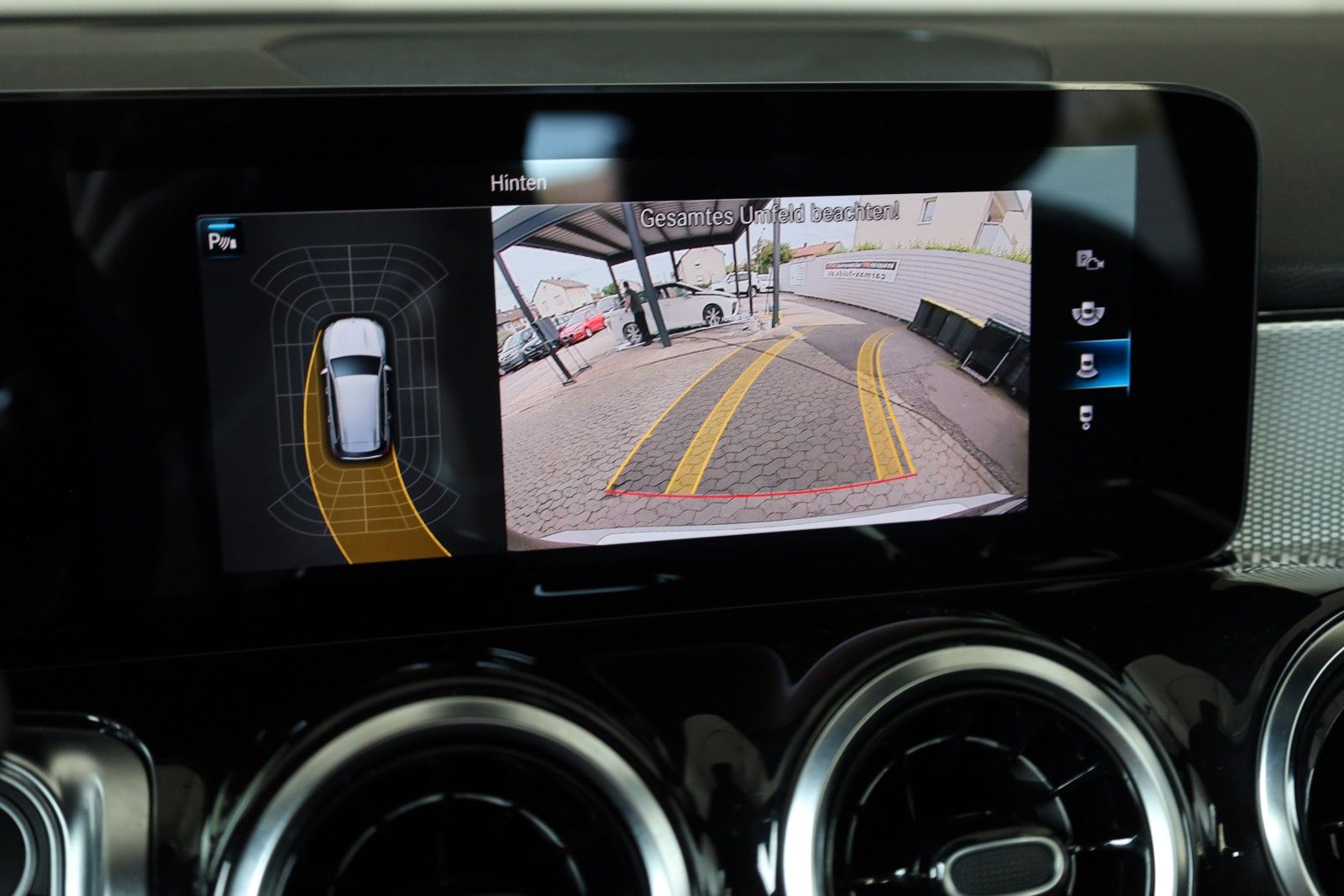 Fahrzeugabbildung Mercedes-Benz GLB 200d Style, T.Leder,Navi,LED,SH,Kamera,AHK