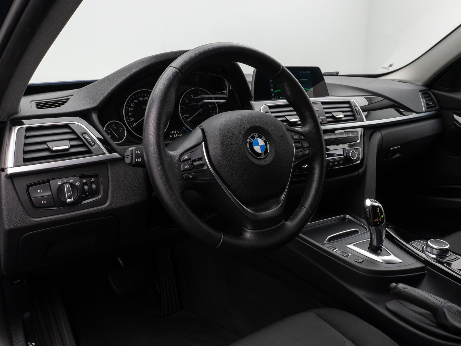 Fahrzeugabbildung BMW 320i Advantage HiFi Navi Lordos PDC LED Alarm