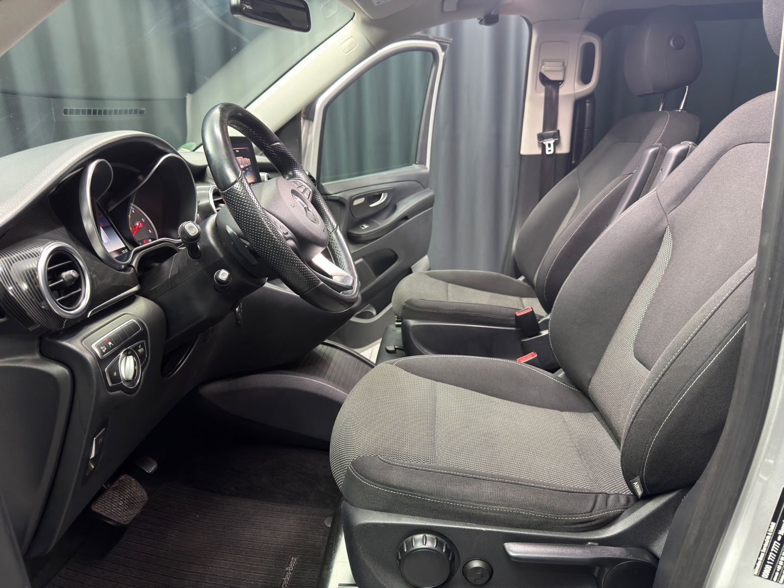 Fahrzeugabbildung Mercedes-Benz V 220 d EDITION 4MATIC lang |ACC|RF-KAMERA|NAVI|