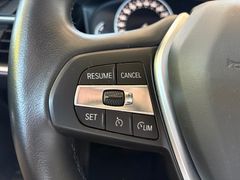 Fahrzeugabbildung BMW 318i T Sport Line LED*Tempomat*Kessy*Navi AHK Sh