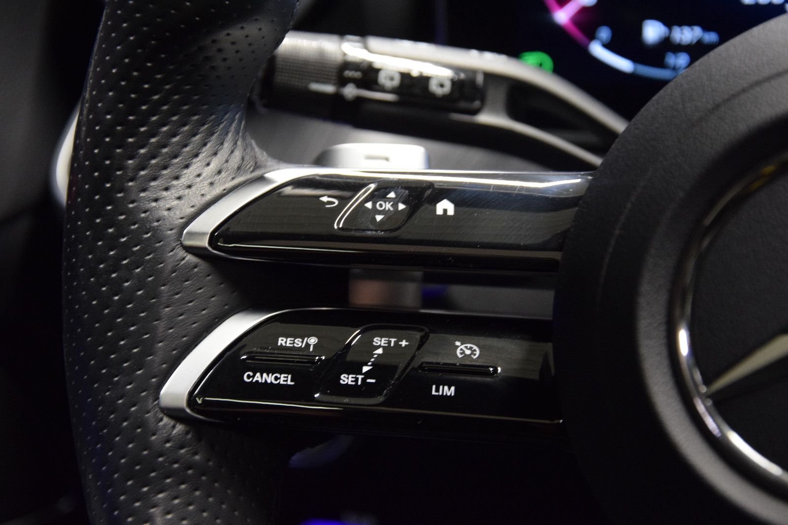 Fahrzeugabbildung Mercedes-Benz C 200 T AMG Night Pano Ambiente 360°