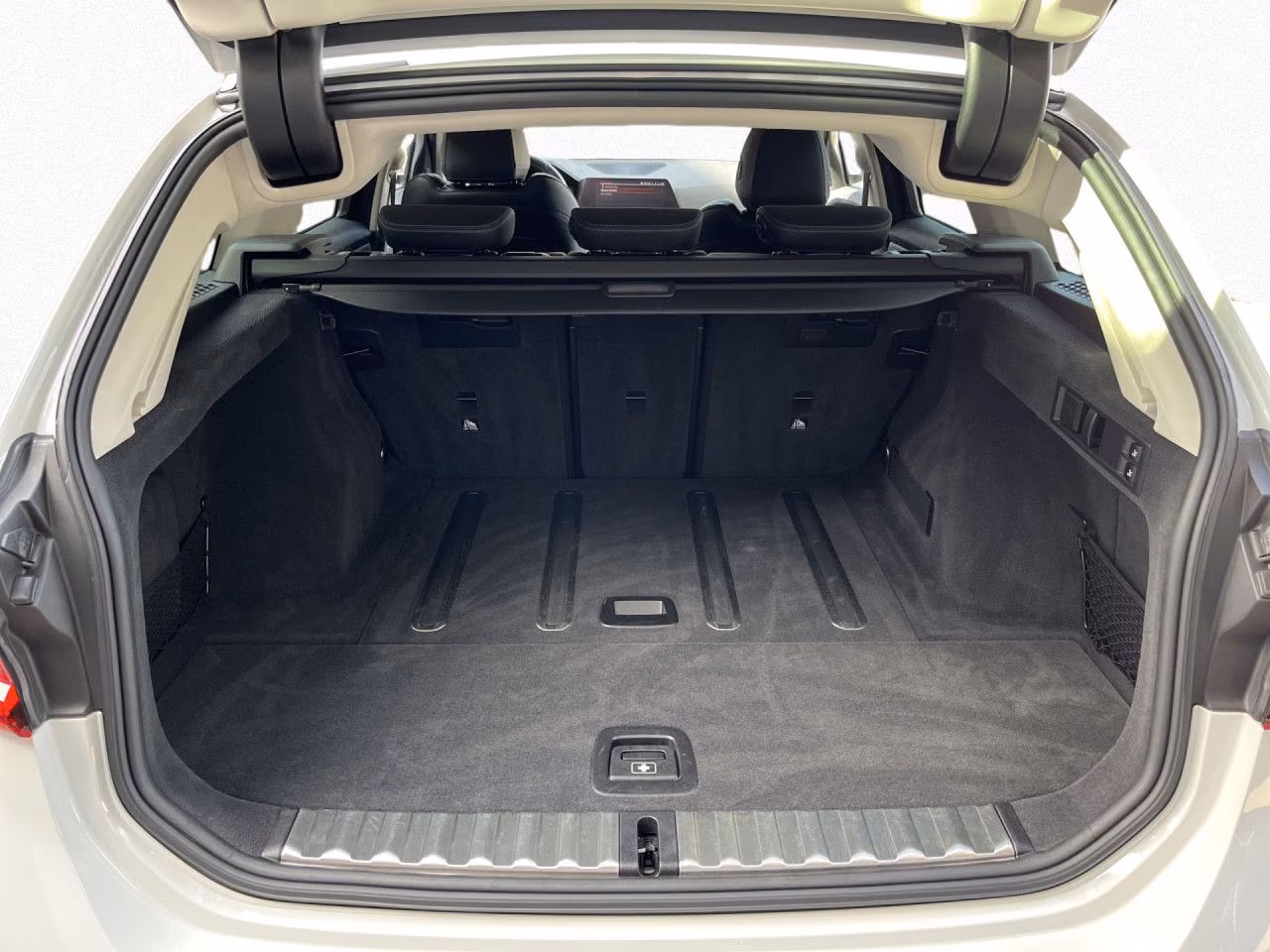 BMW 318i Tour Sport Line HIFI DAB RFK LED St+Go 18"