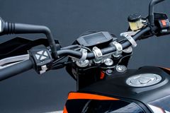 KTM Duke 690 R + A2 / 35 kW  + Akra + IXS Taschen