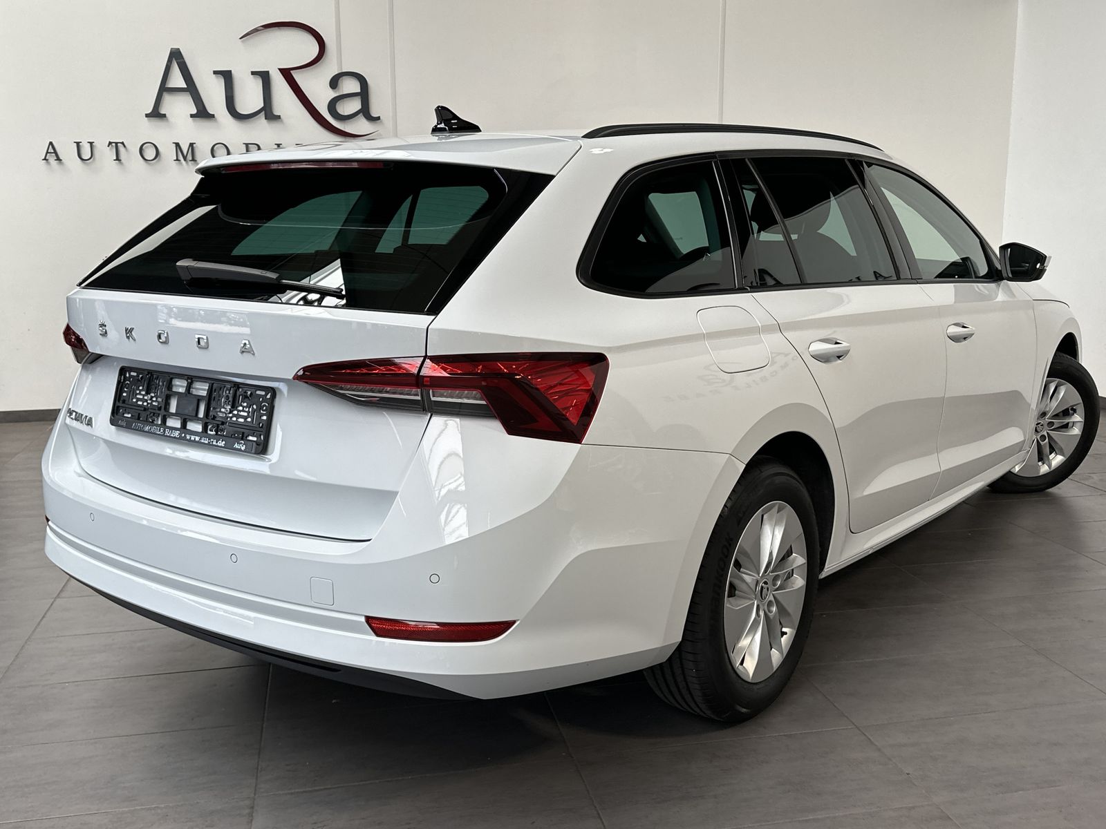 Fahrzeugabbildung SKODA Octavia Combi 2.0 TDI DSG Ambition NAV+LED+ACC