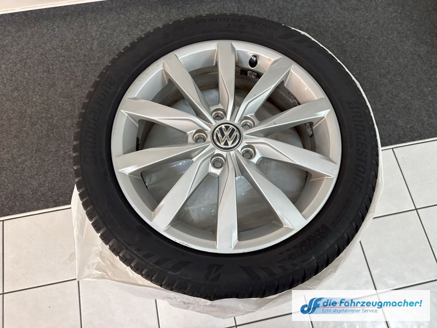 Fahrzeugabbildung Volkswagen Golf VII Highline R-Line Sportpaket Navi LED ACC