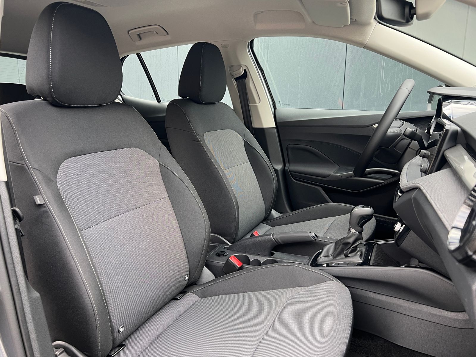 Fahrzeugabbildung SKODA Fabia Edition 130 1.0 TSI DSG *Garantie, LED, 15