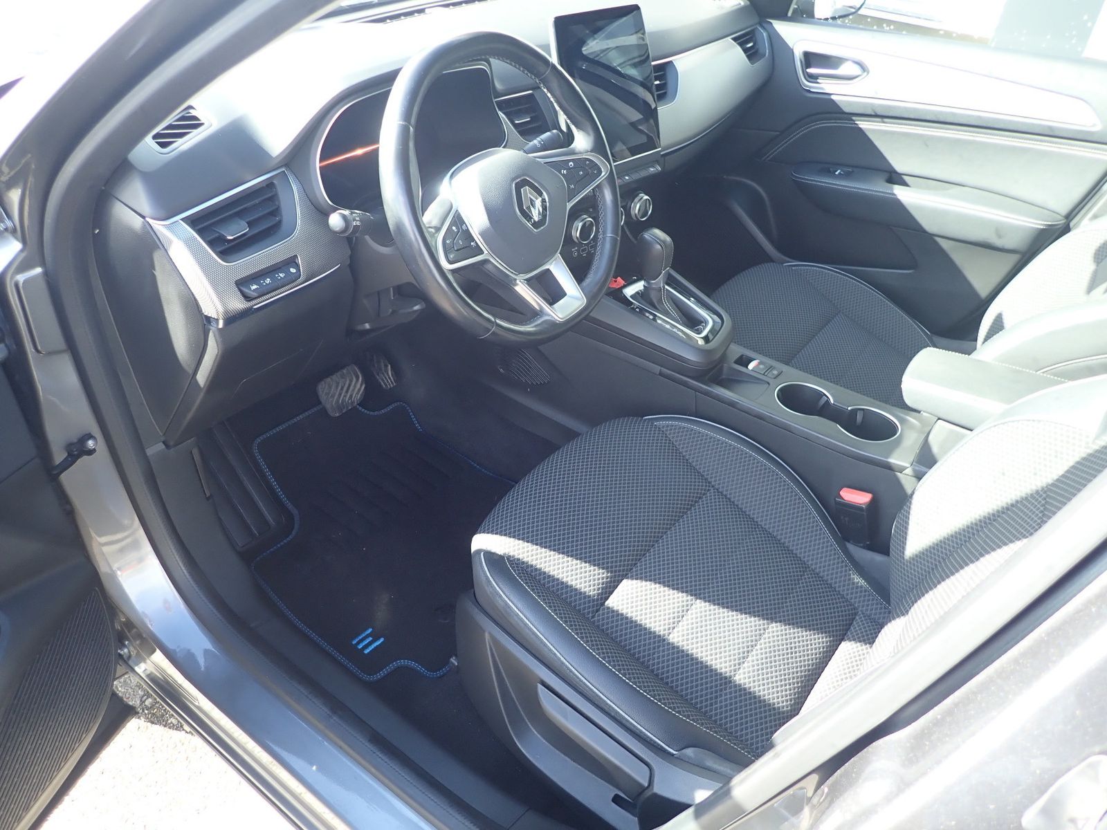 Fahrzeugabbildung Renault Arkana Intens E-TECH 145