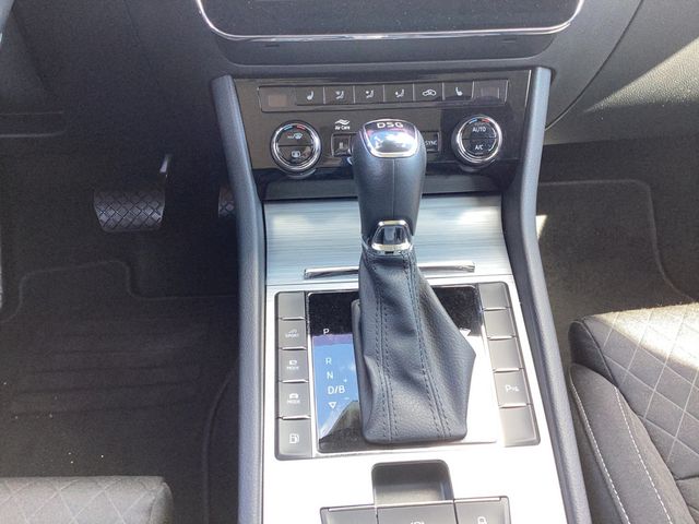 Superb Combi 1.4TSI iV DSG Ambition