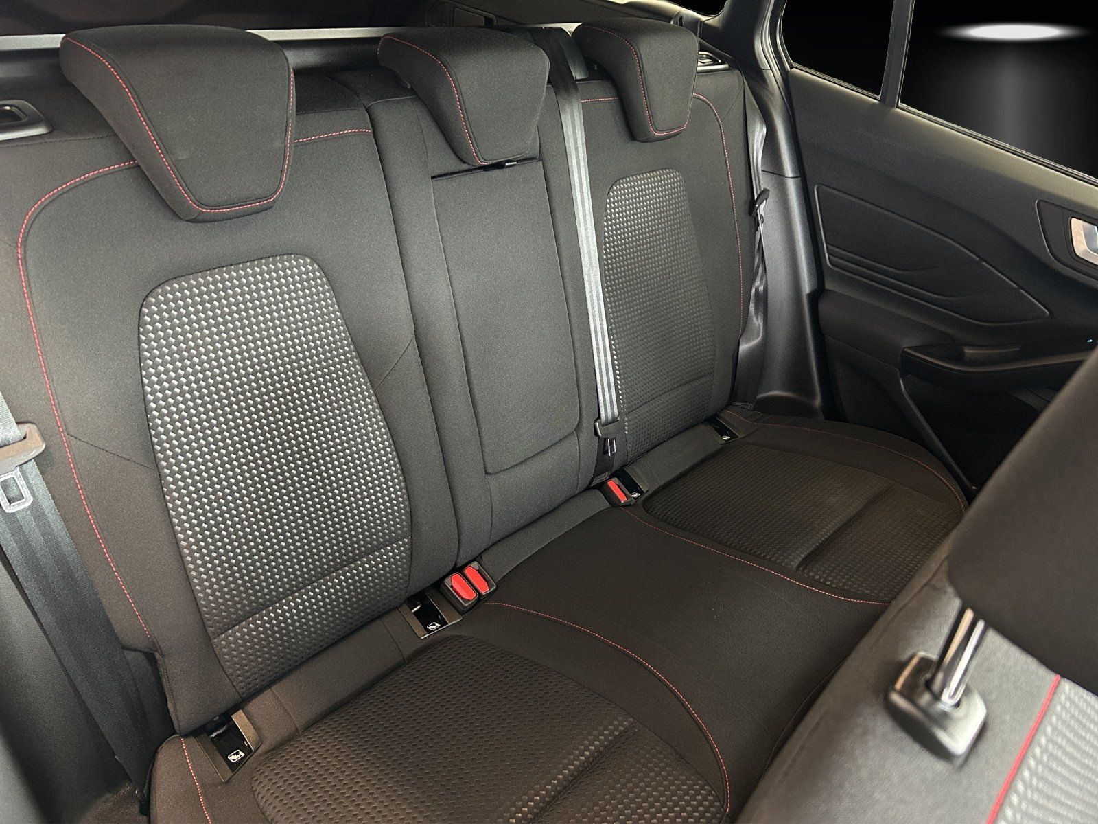 Fahrzeugabbildung Ford Focus 1.0 ST-Line X Aut./LED/ACC/KAMERA/AHK/NAVI