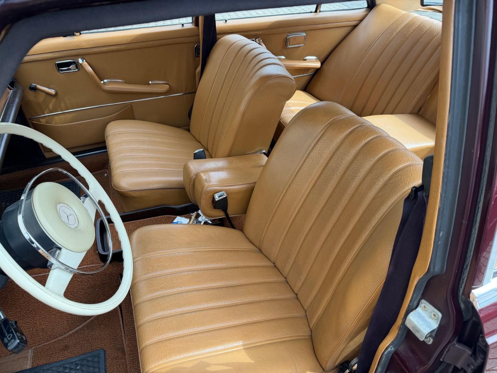 Fahrzeugabbildung Mercedes-Benz 280 SE Automatik / Schweizer Erstzulassung
