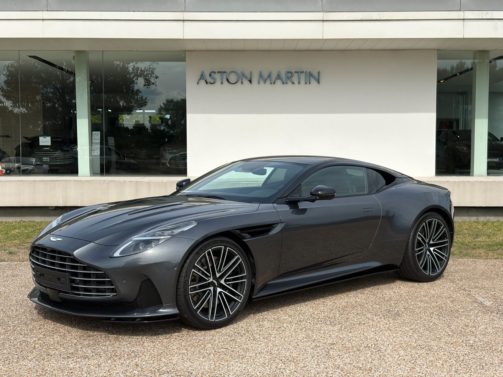 Aston Martin DB12 4.0 V8