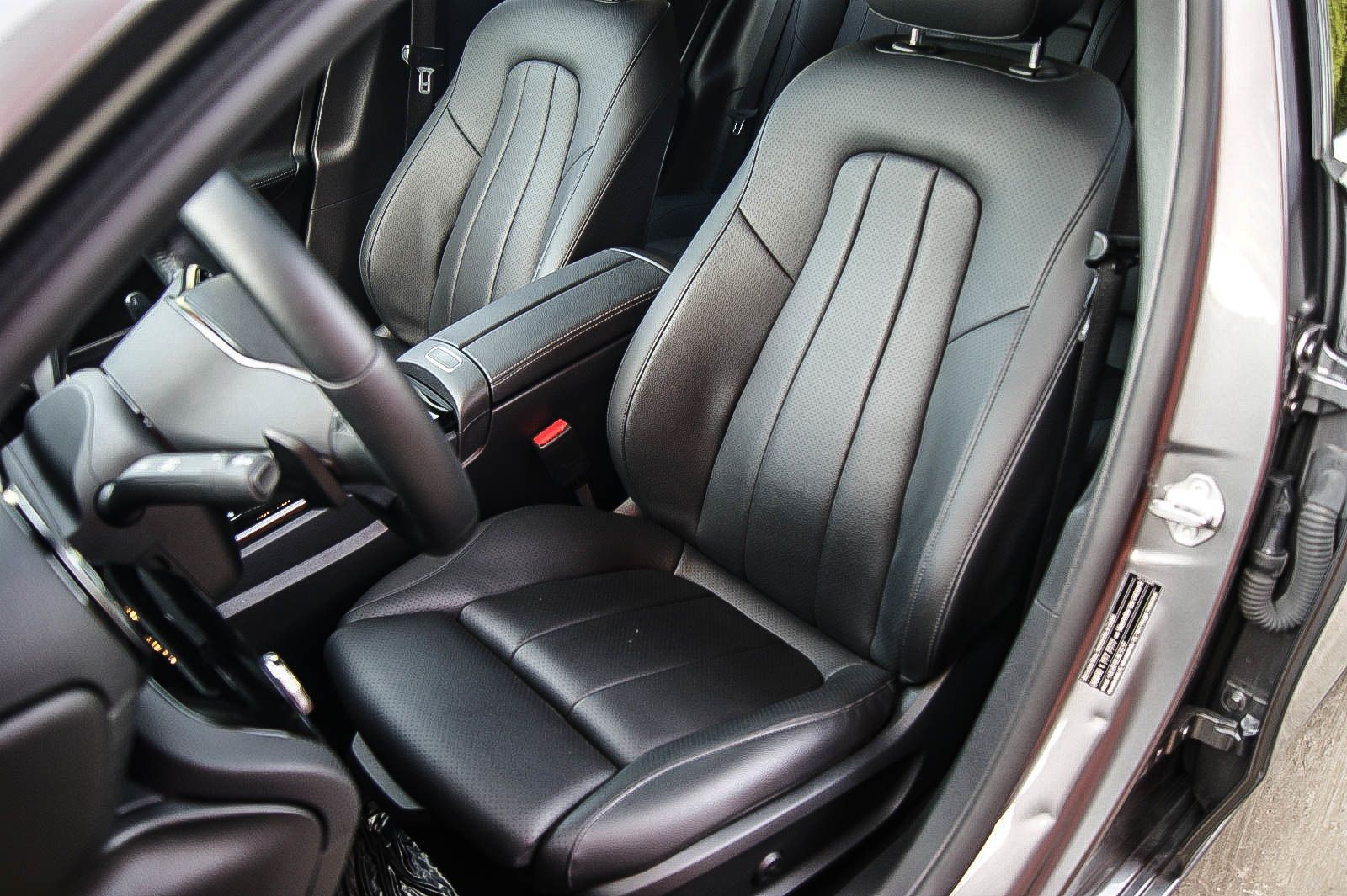 Fahrzeugabbildung Mercedes-Benz A 250e Lim Edition 19 BURMESTER GARAGENTORÖFFNER