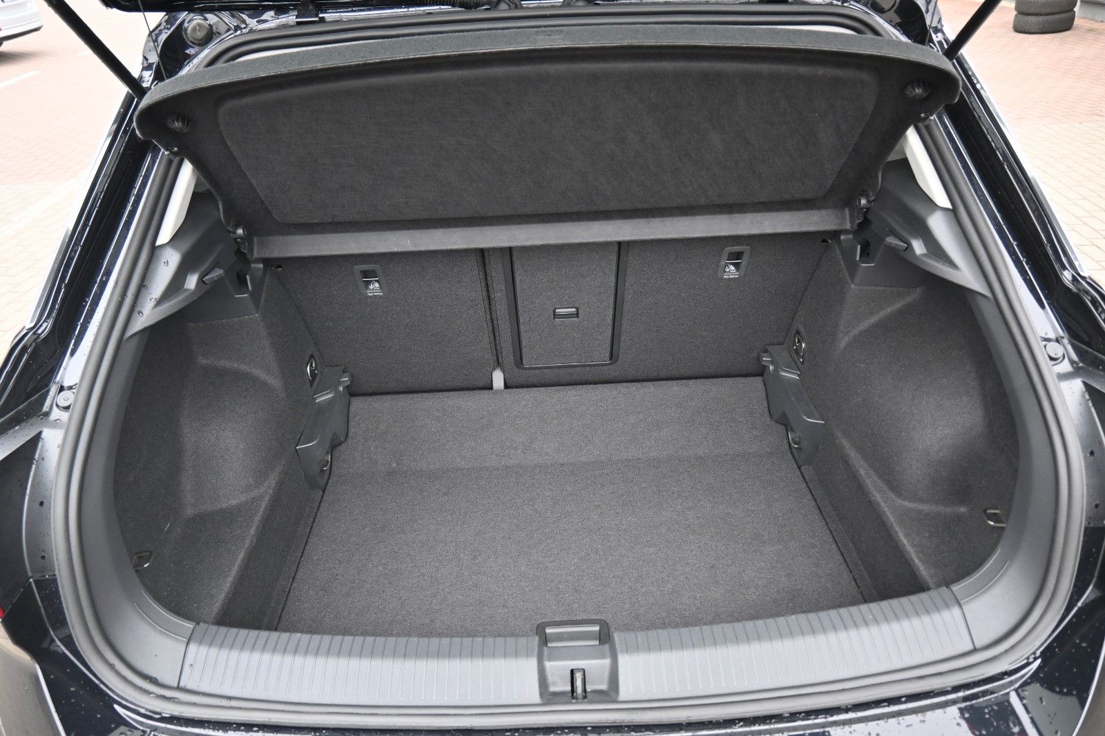 Fahrzeugabbildung Volkswagen T-Roc 1.5 TSI DSG Life*DAB*PDC*AppleCarPlay*SHZG