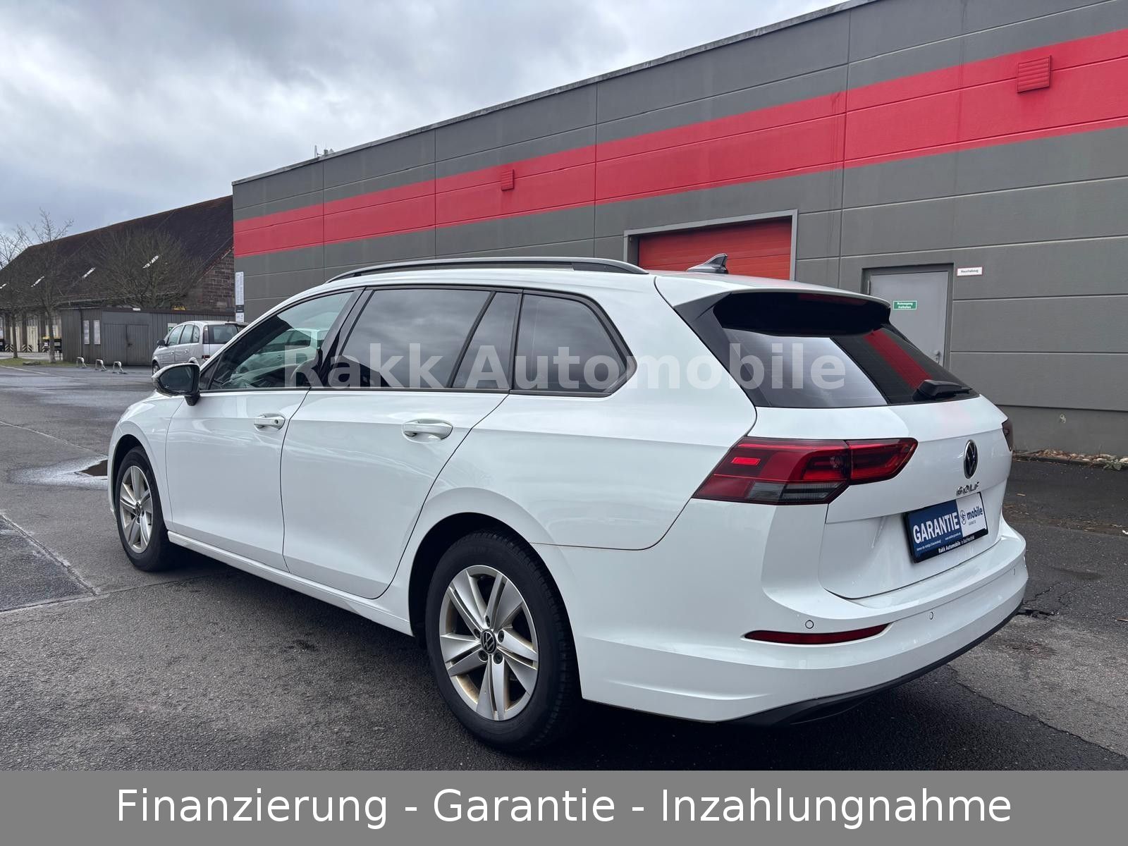 Fahrzeugabbildung Volkswagen Golf Var. 2.0 TDI DSG Life-NAV-LED-PDC-SHZ-SPUR-