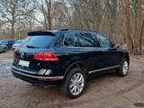 Volkswagen Touareg 3.0 V6 Pano Dynaudio Luftfahrwerk - VW Touareg von privat