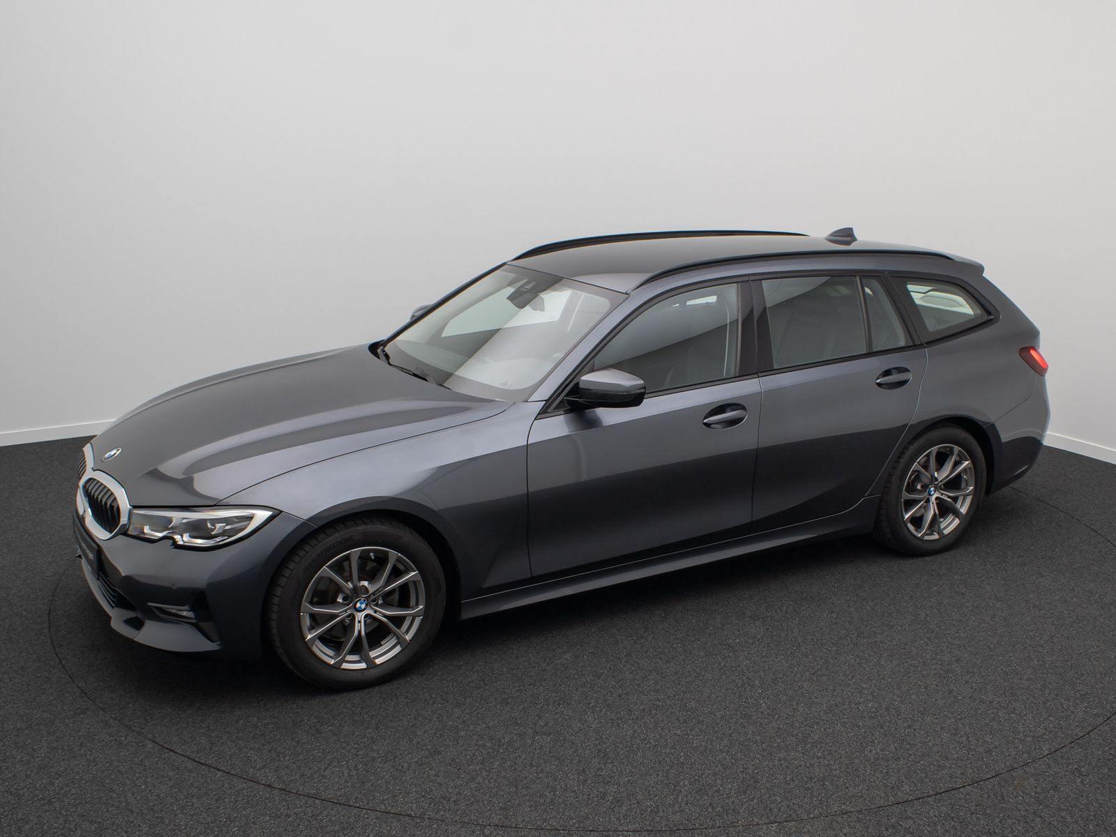 Fahrzeugabbildung BMW 320i Sport Line Alarm DAB FernlichtAss PDC LED