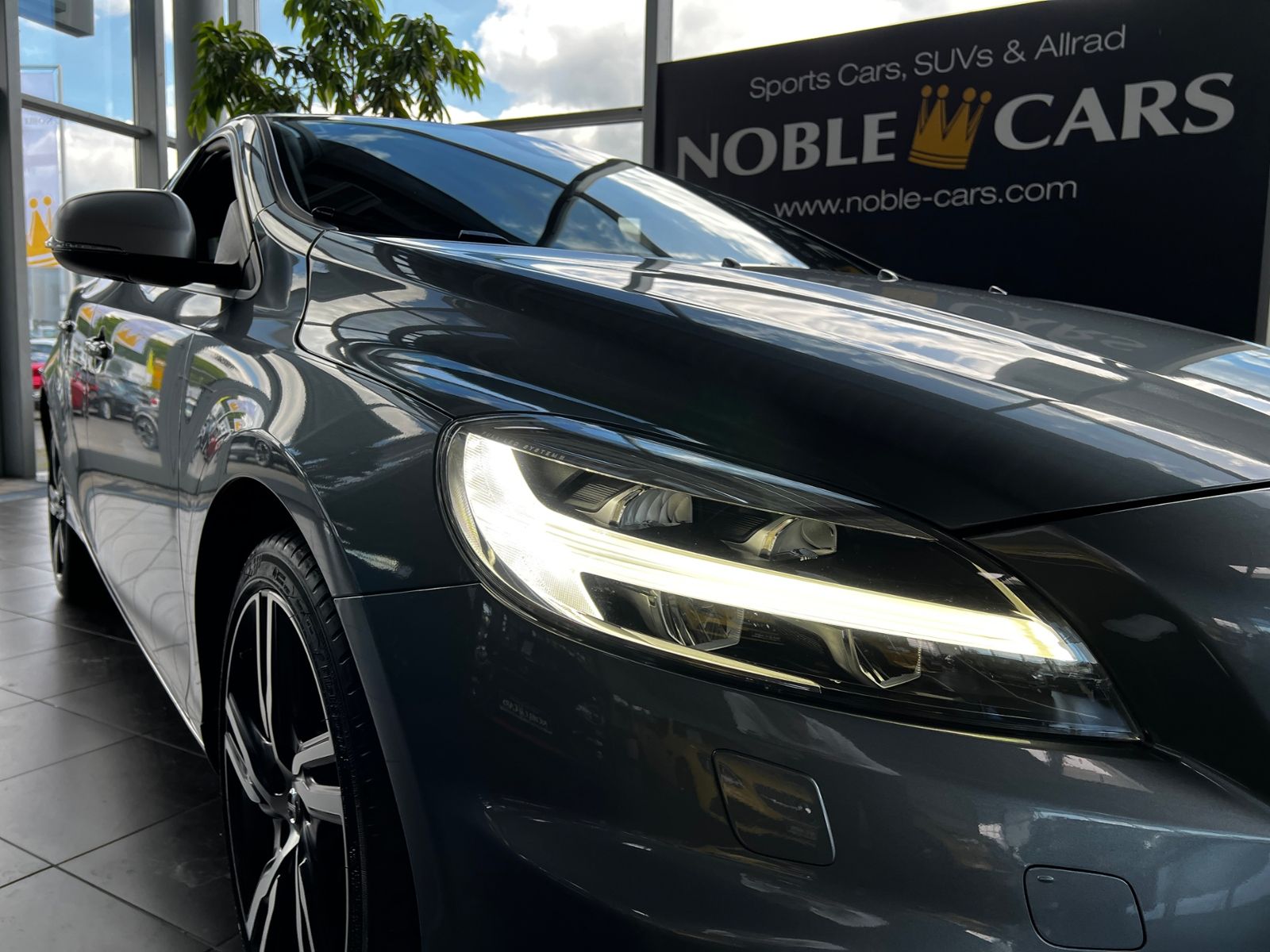 Fahrzeugabbildung Volvo V40 T3 R-Design RFK LED NAVI