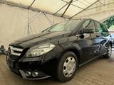 Mercedes-Benz B 180 Automatik Klima Sitzh. PDC Navi - Mercedes-Benz B 180 Gebrauchtwagen in Berlin