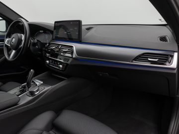 Fahrzeugabbildung BMW 520d xD M Sport Kamera DAB HiFi 4xKlima ACC Komf